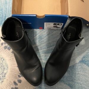 Arizona Jean Company “Canyon” Black Ankle Booties Classic Design
